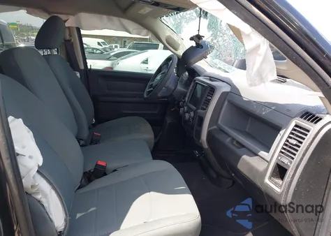 2020 Ram 1500 Classic Tradesman 4X2 6'4 Box z USA, uszkodzony, nr VIN 1C6RR6FG3LS124624